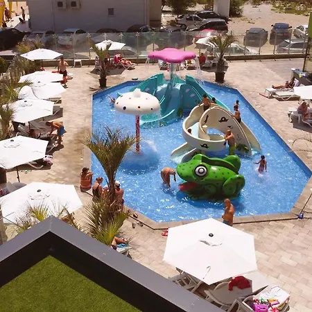 Blacksearama Apartment- Spa, Pools And Parking דירה