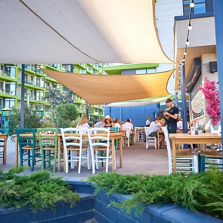 Blacksearama Apartment- Spa, Pools And Parking דירה